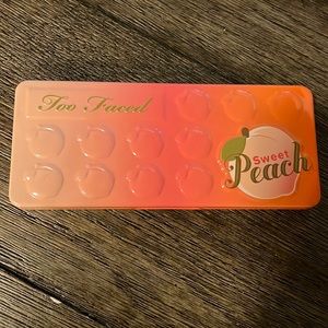 Too faced sweet peach eyeshadow